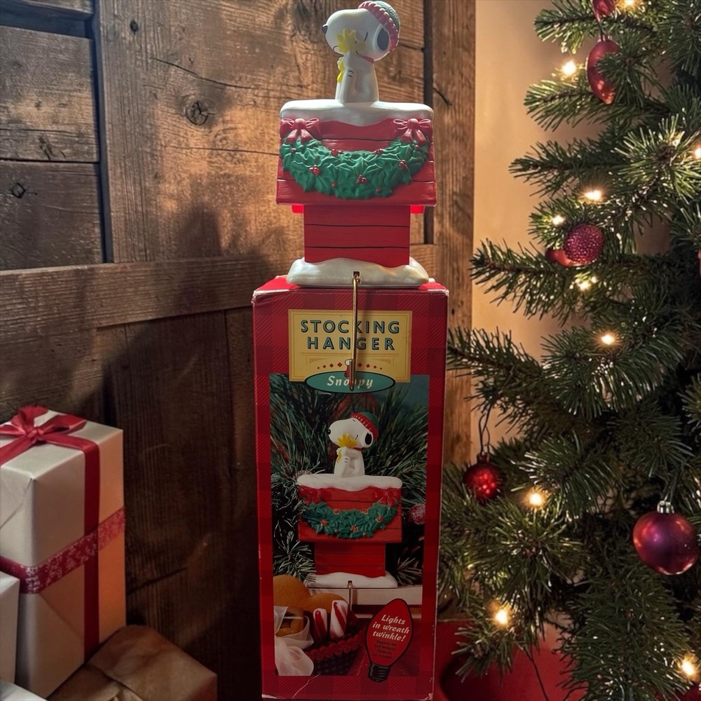 Hallmark Snoopy Stocking Hanger Light Up‎ Peanuts Christmas Decor w/ Box